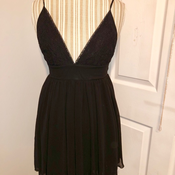 Black lace mini dress - Picture 2 of 8